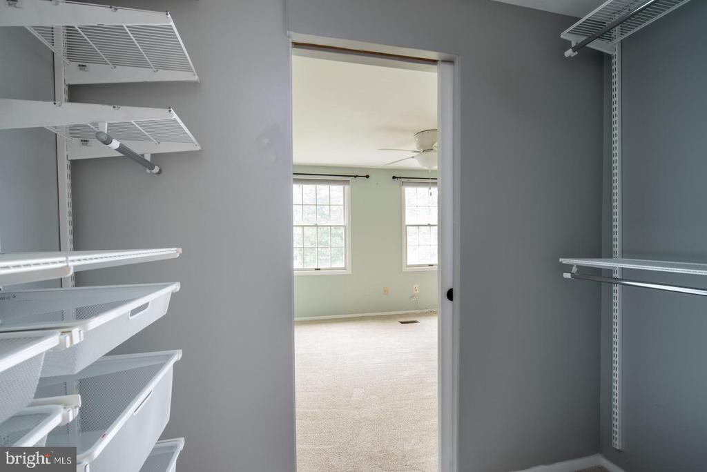 2811 MIDDLEBORO DRIVE