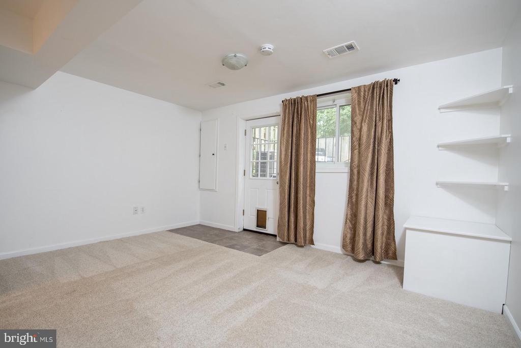 2811 MIDDLEBORO DRIVE