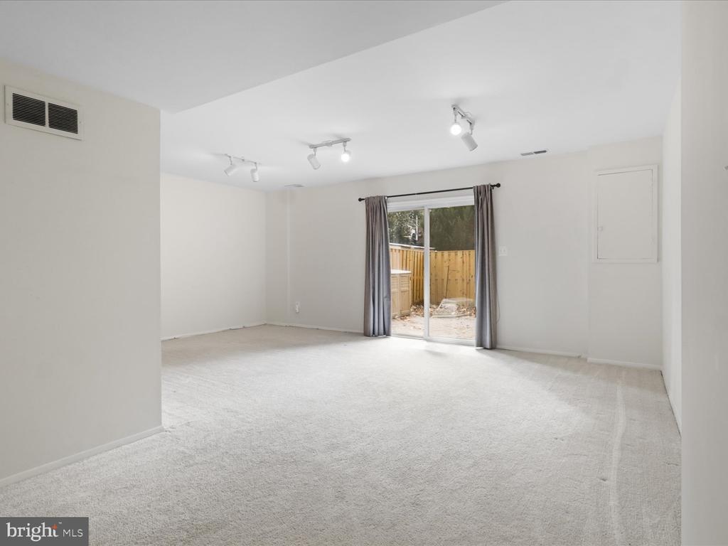 8403 THOMPSON ROAD