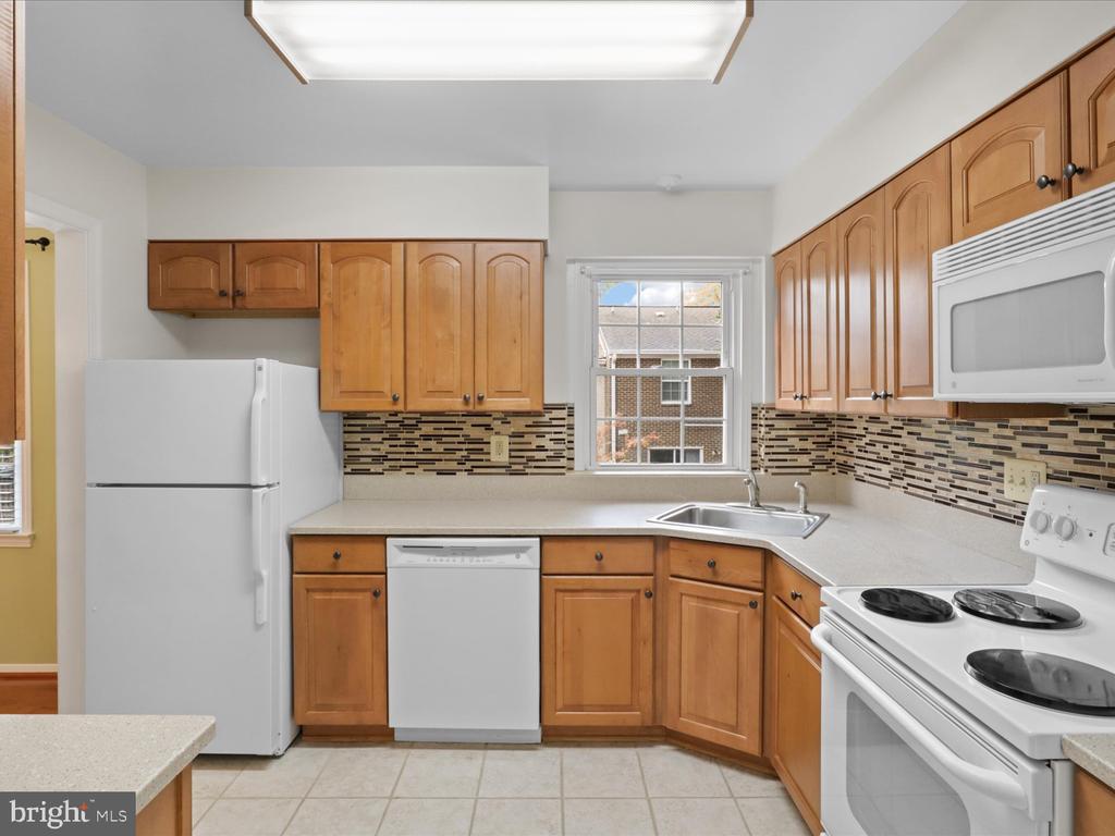 8403 THOMPSON ROAD