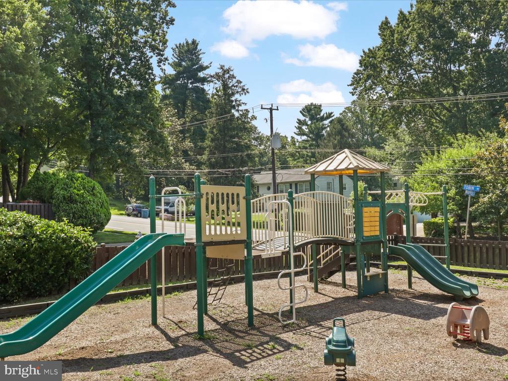 8403 THOMPSON ROAD