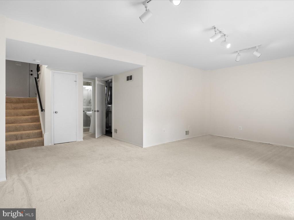 8403 THOMPSON ROAD