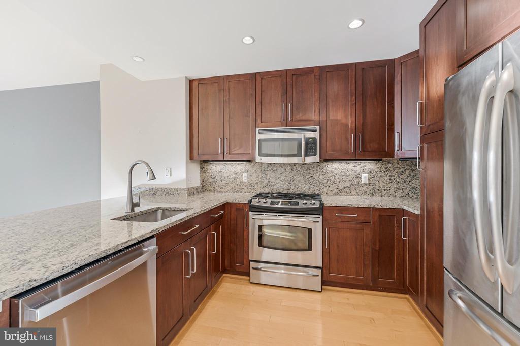 8220 CRESTWOOD HEIGHTS DRIVE 406
