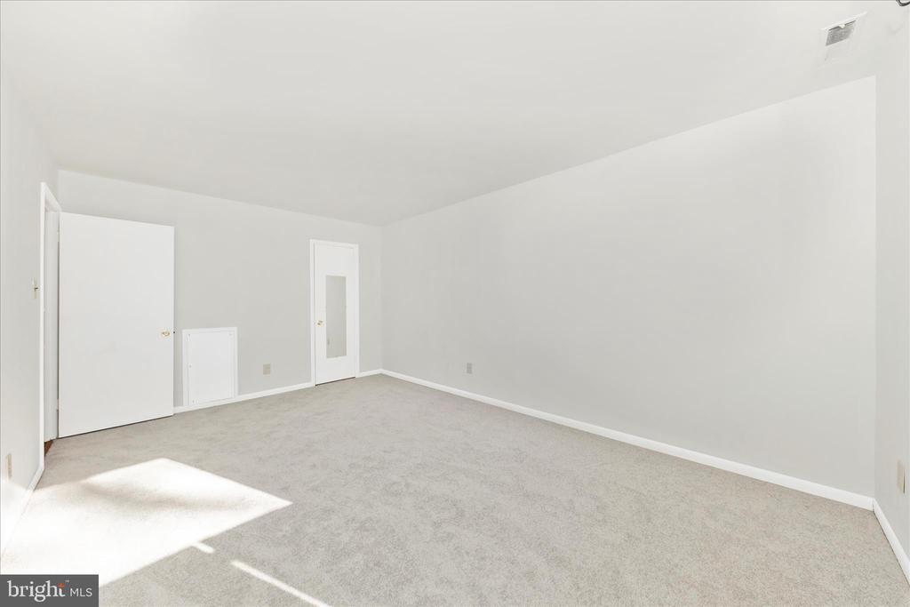 3316 WOODBURN VILLAGE DRIVE 12