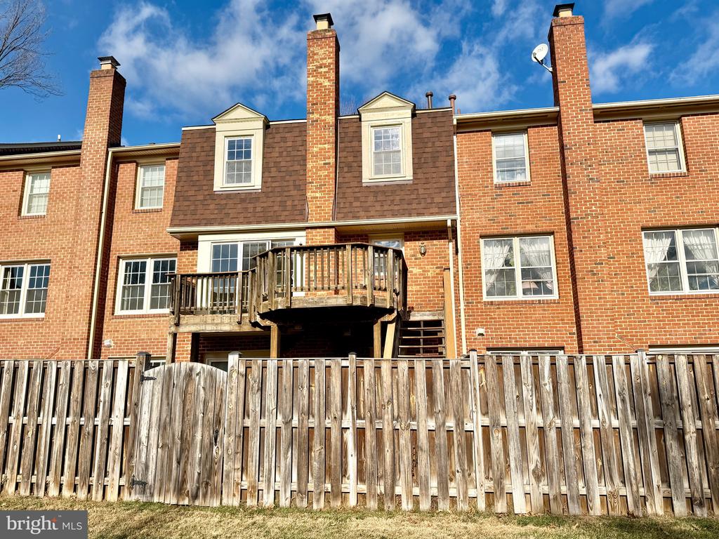 10145 VILLAGE KNOLLS COURT