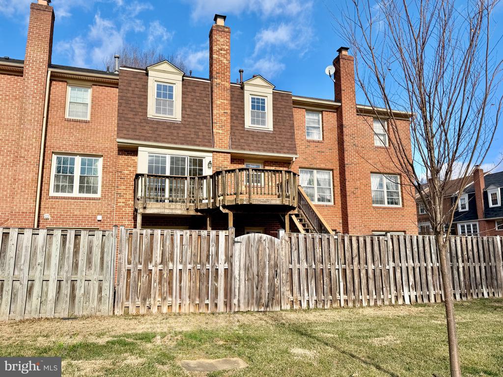 10145 VILLAGE KNOLLS COURT