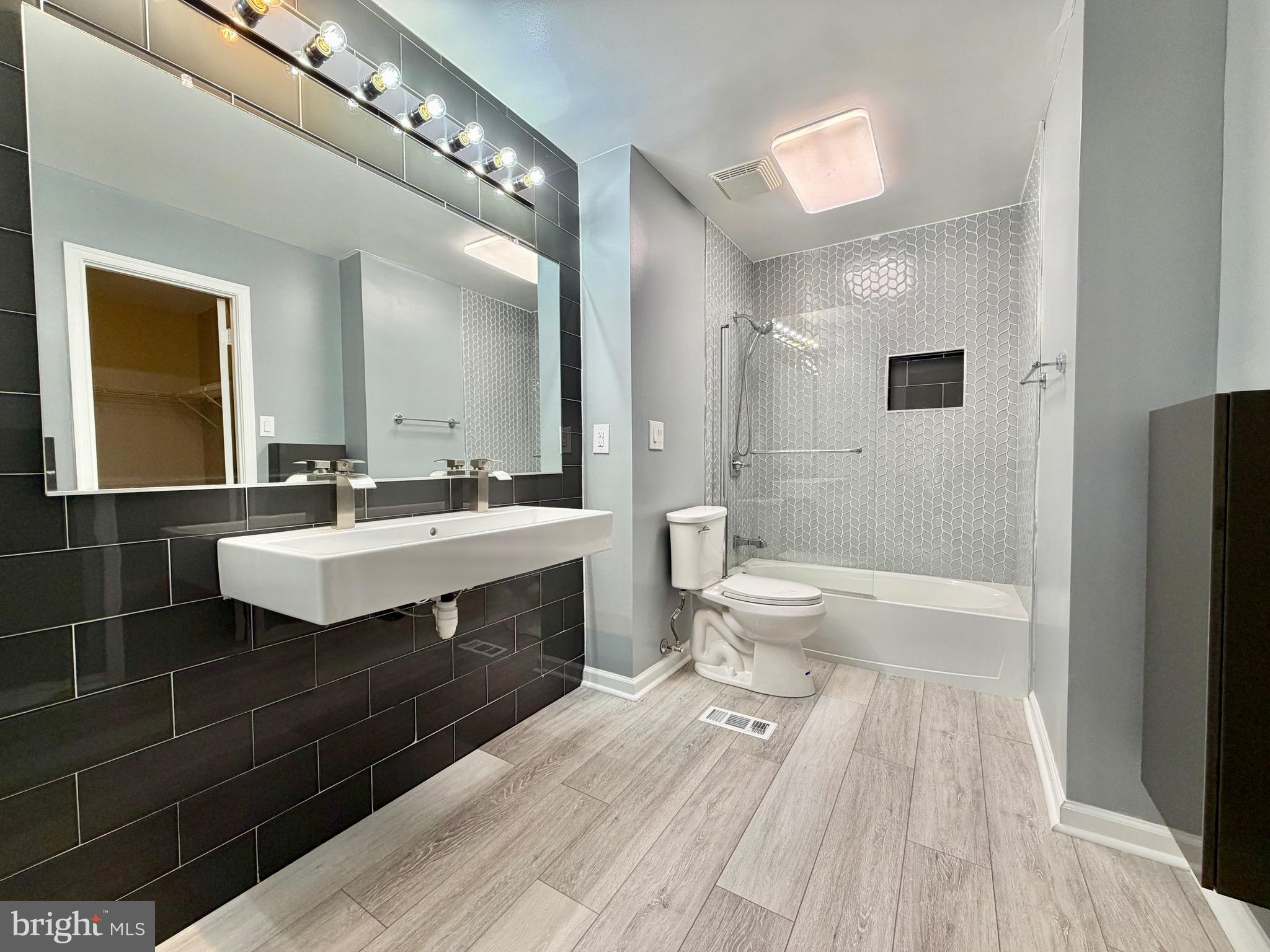 10145 VILLAGE KNOLLS COURT