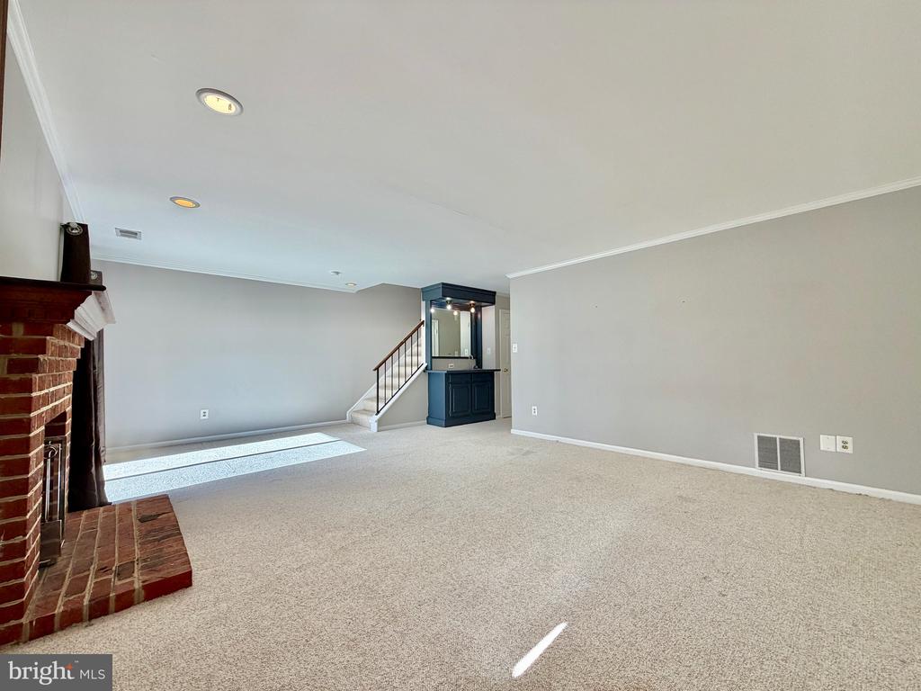 10145 VILLAGE KNOLLS COURT