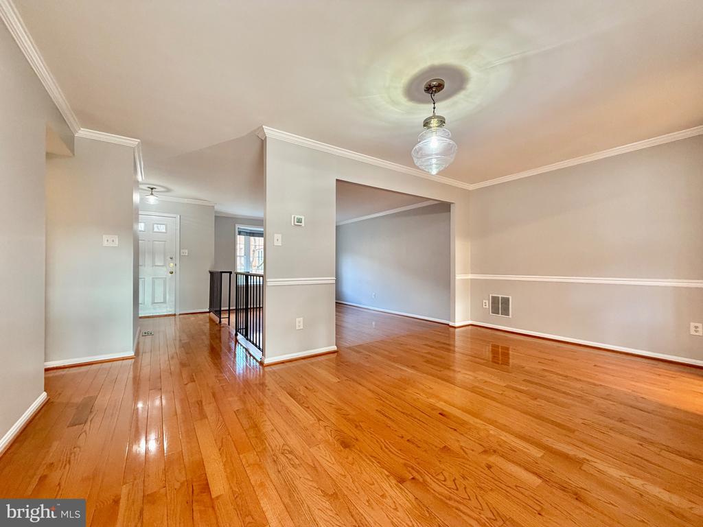 10145 VILLAGE KNOLLS COURT