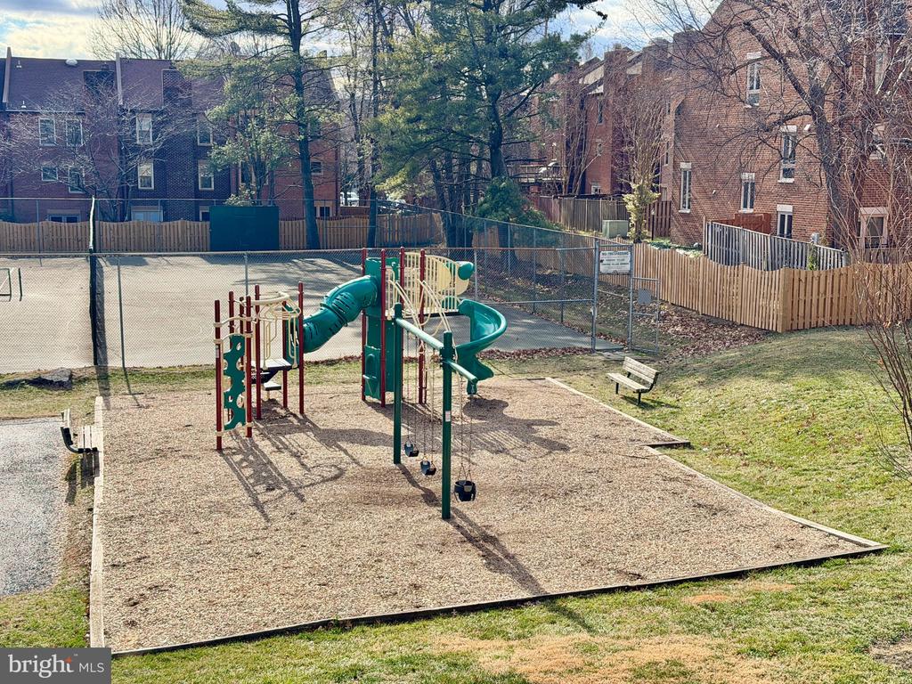 10145 VILLAGE KNOLLS COURT