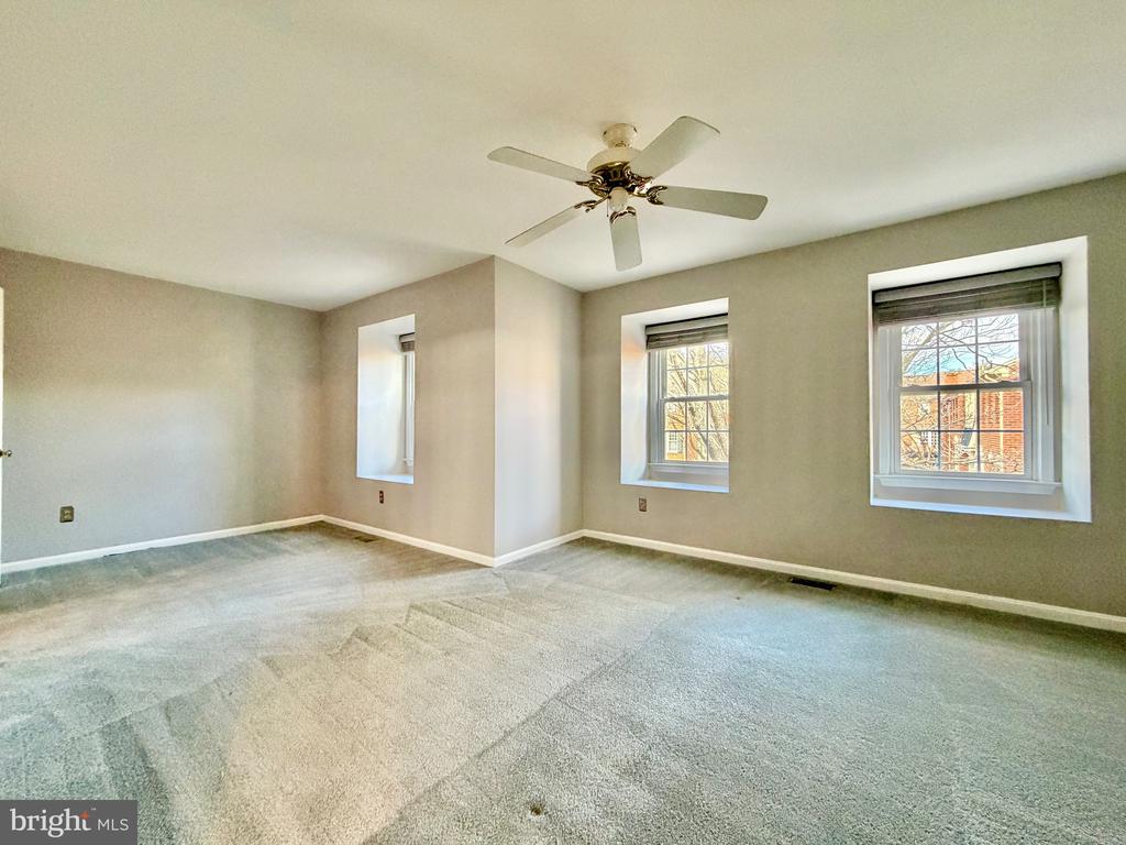 10145 VILLAGE KNOLLS COURT