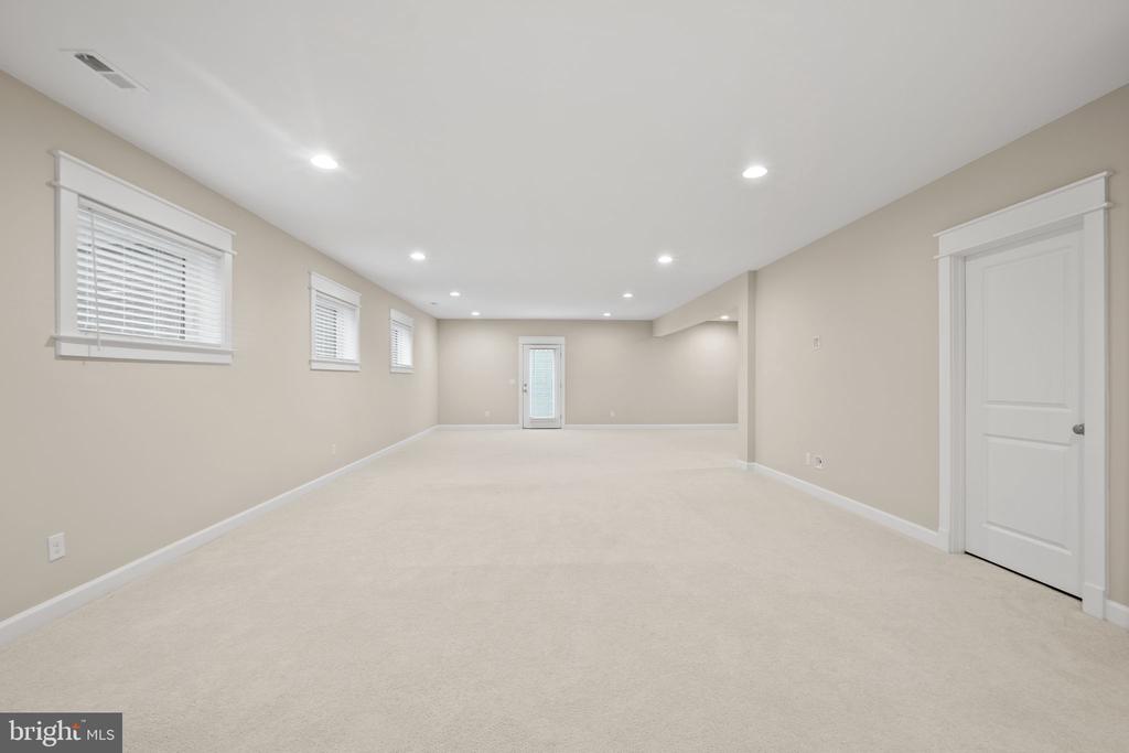 6712 DEAN DRIVE