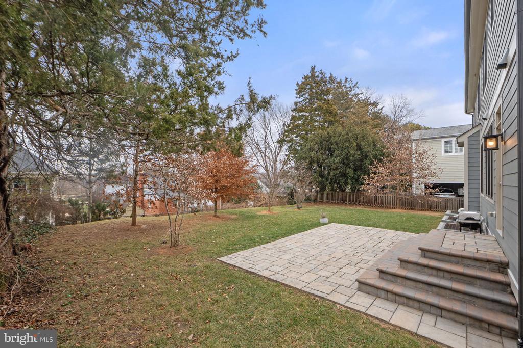6712 DEAN DRIVE