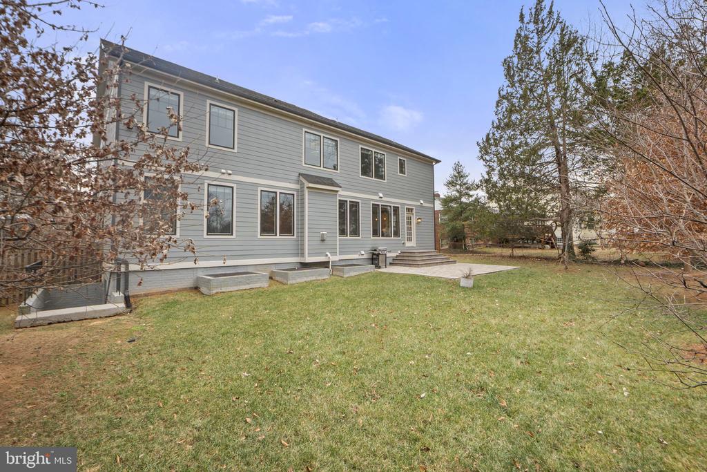 6712 DEAN DRIVE