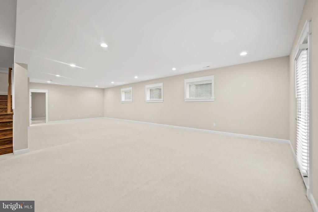6712 DEAN DRIVE