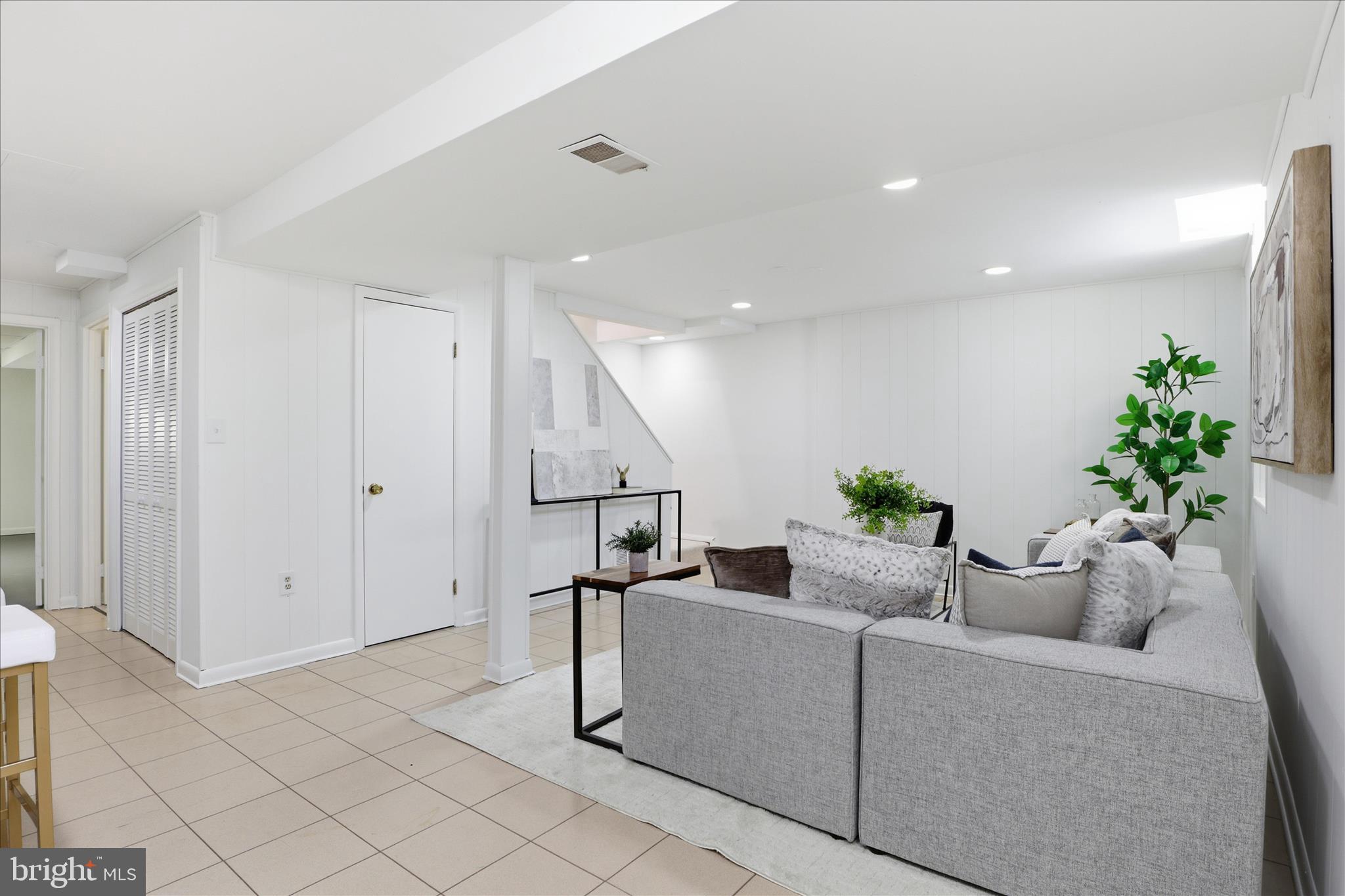 9810 OLEANDER AVENUE