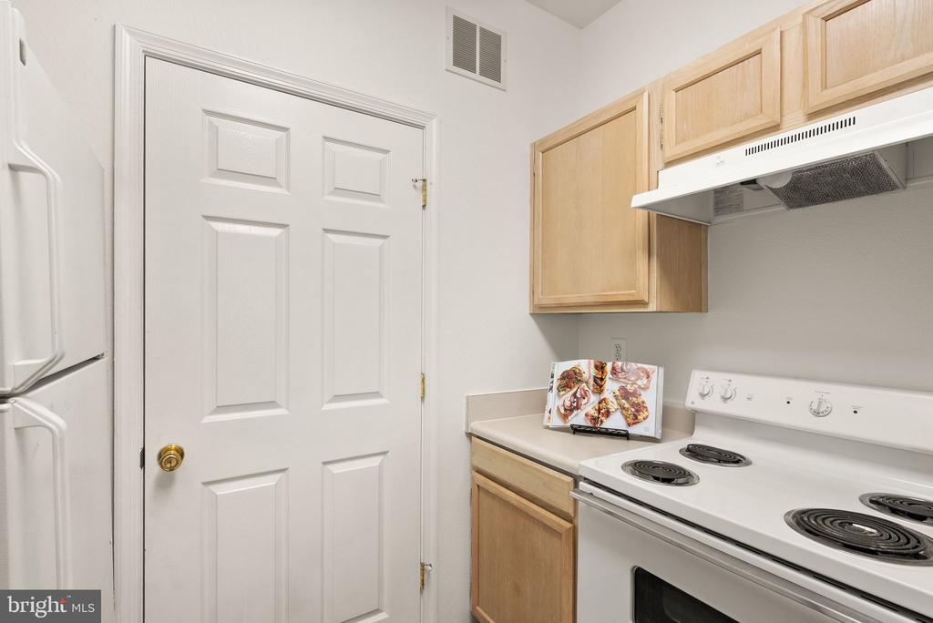 1601 SPRING GATE DRIVE 1116