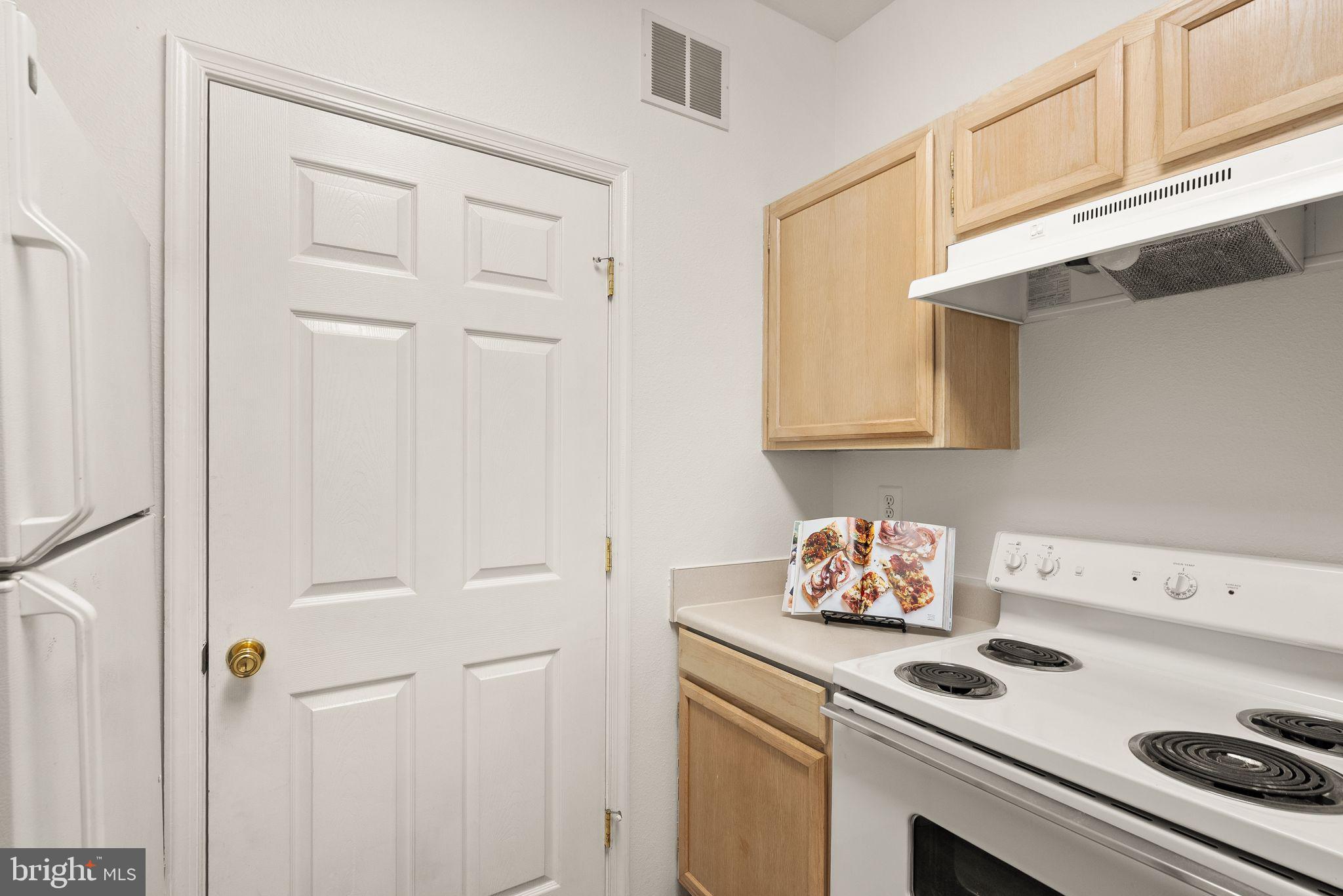 1601 SPRING GATE DRIVE 1116