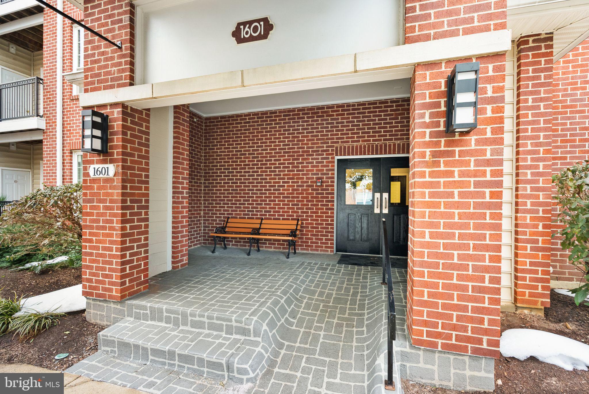 1601 SPRING GATE DRIVE 1116