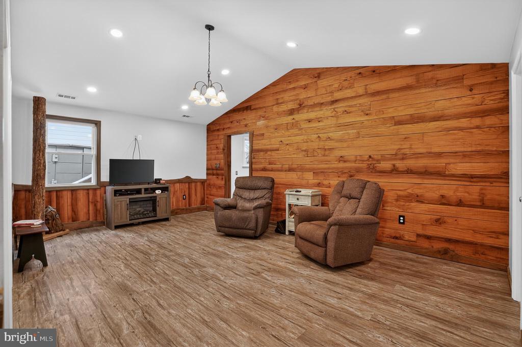 6803 KENFIG DRIVE