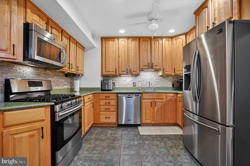6803 KENFIG DRIVE