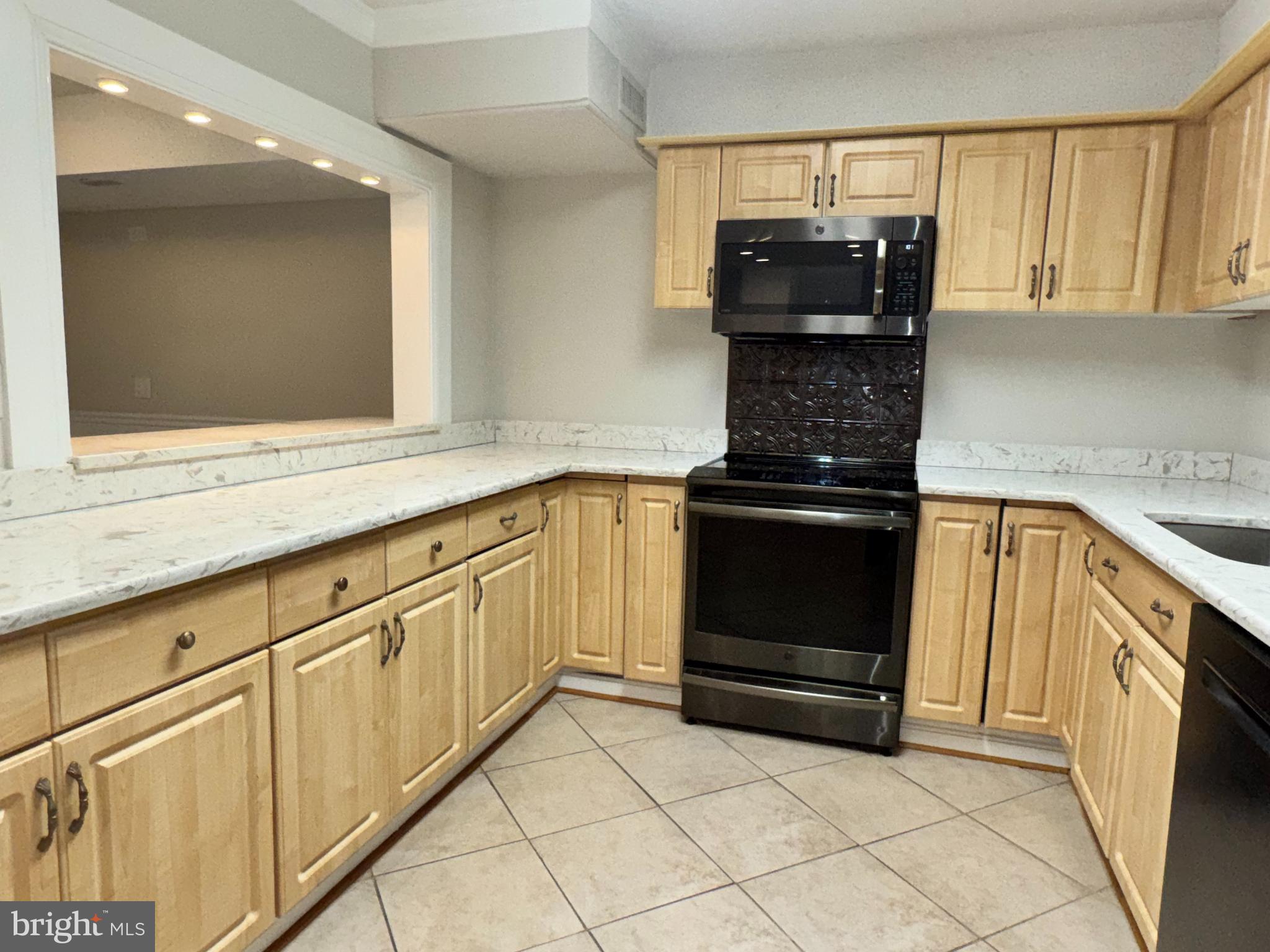 3800 POWELL LANE 302