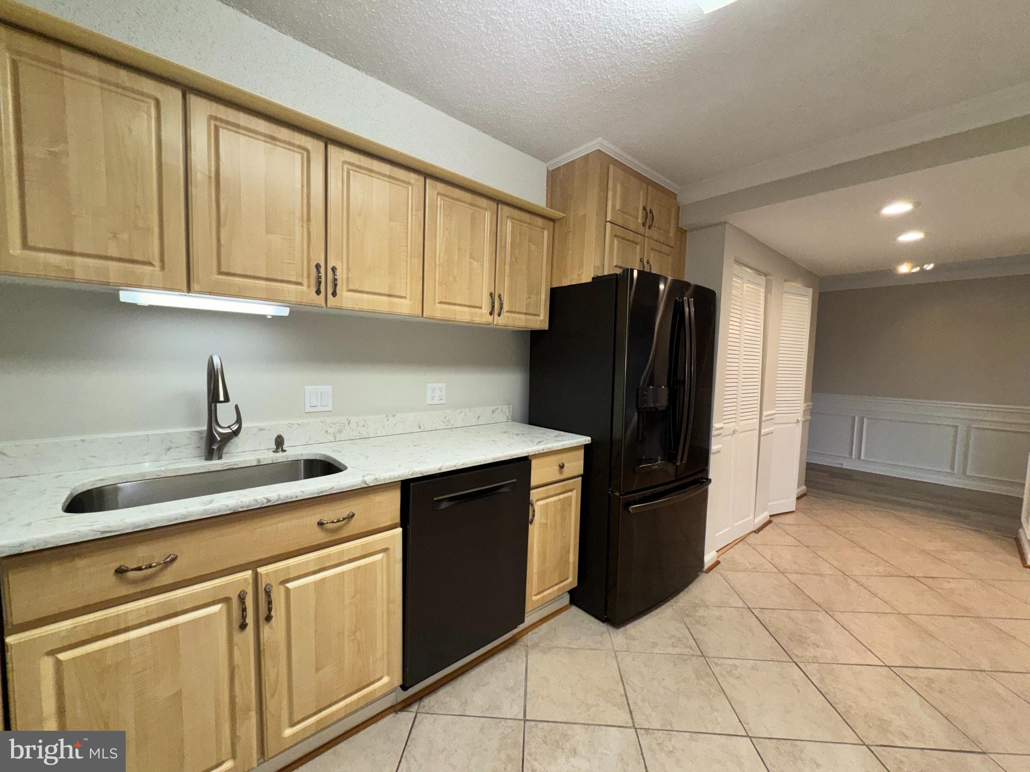 3800 POWELL LANE 302