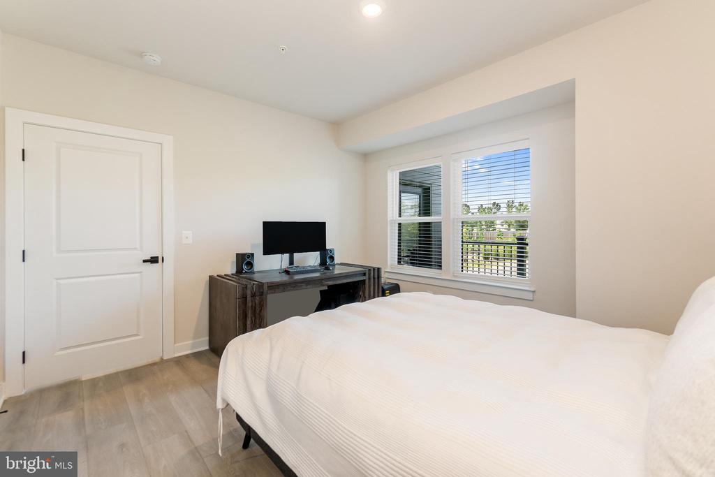 12850 MOSAIC PARK WAY B