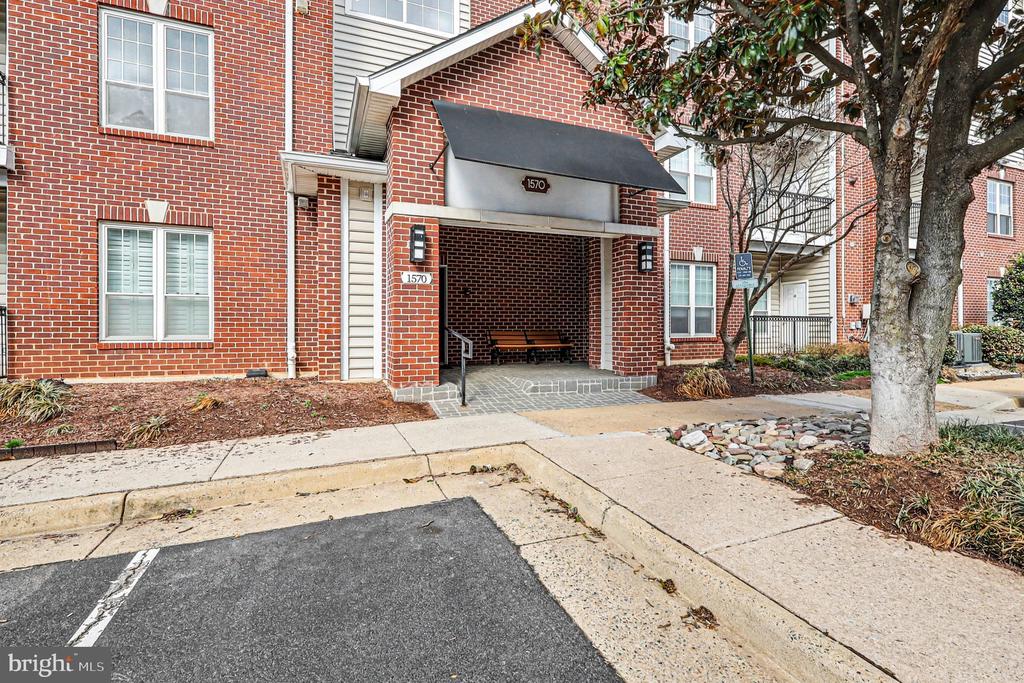 1570 SPRING GATE DRIVE 7201