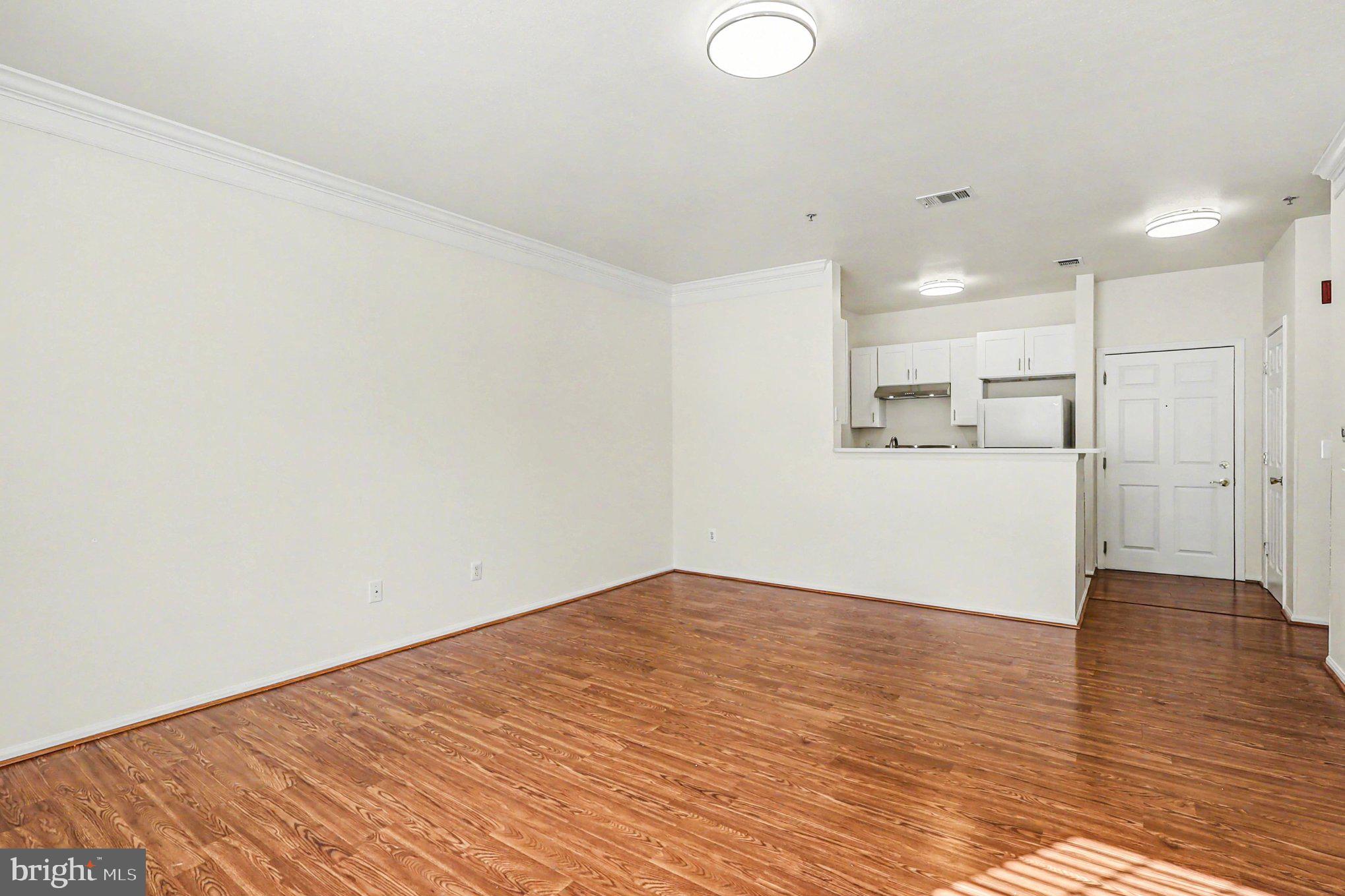 1570 SPRING GATE DRIVE 7201