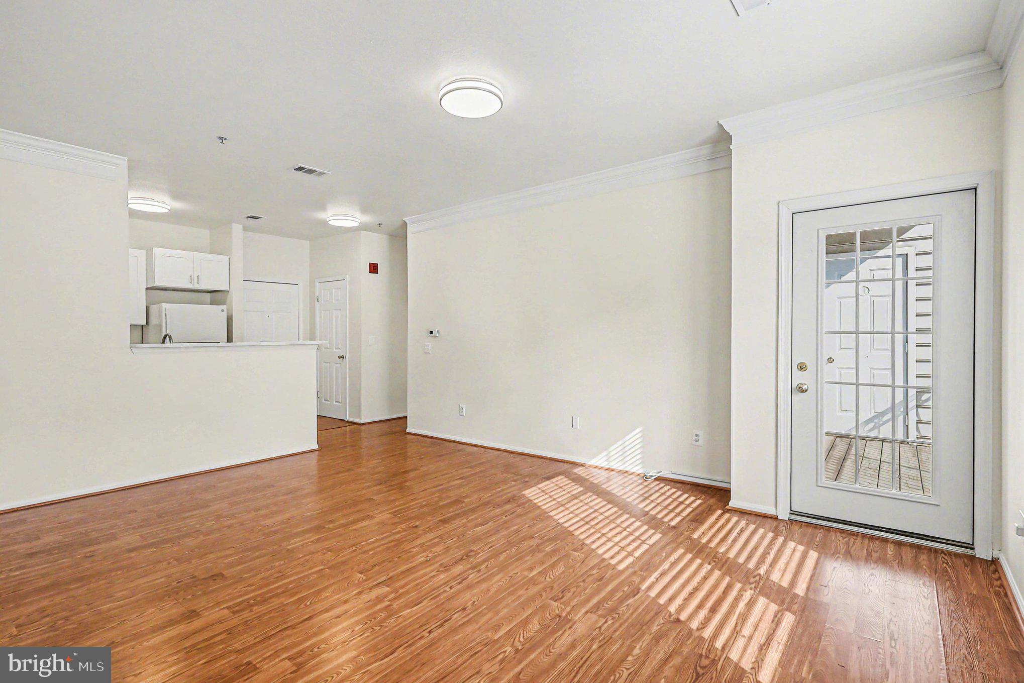 1570 SPRING GATE DRIVE 7201