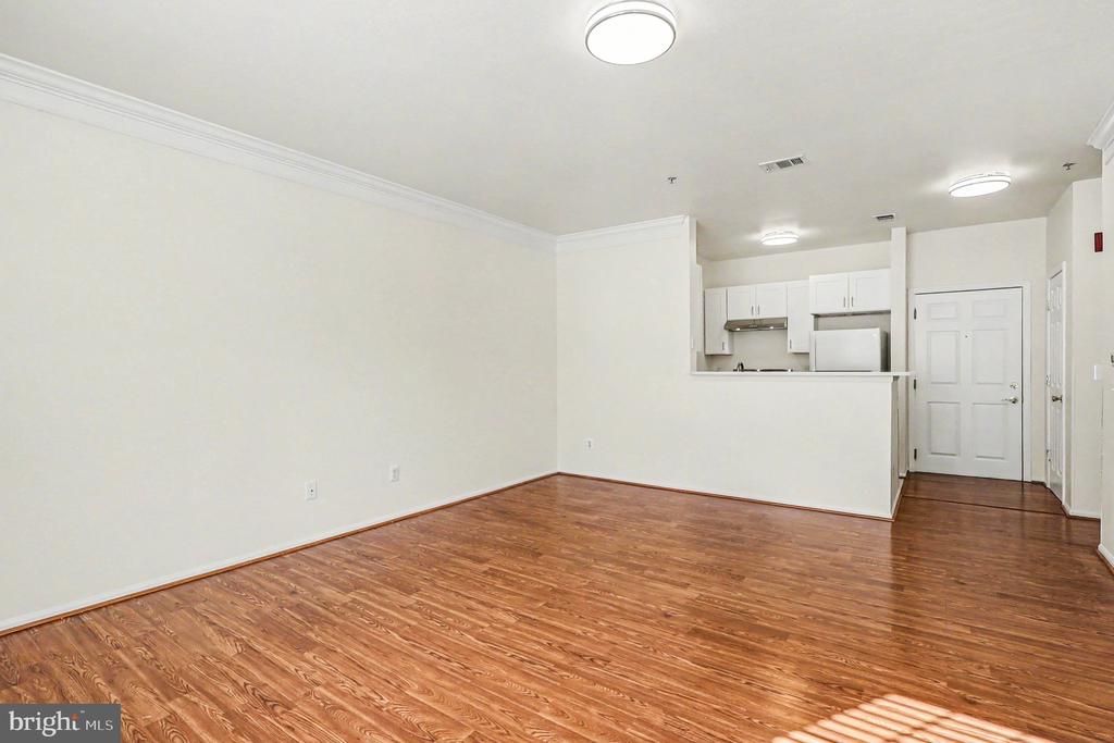 1570 SPRING GATE DRIVE 7201