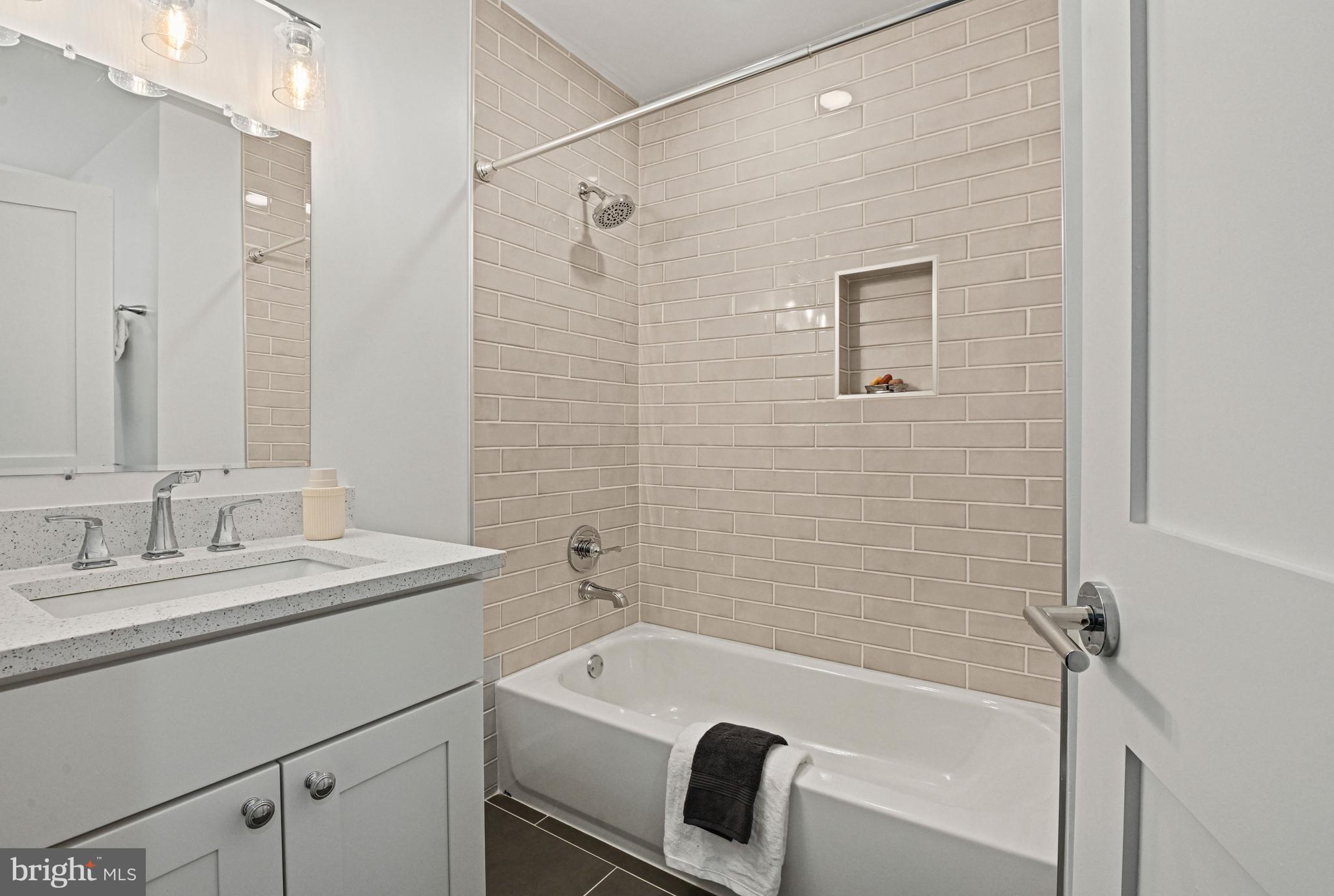 1413 BAYSHIRE LANE
