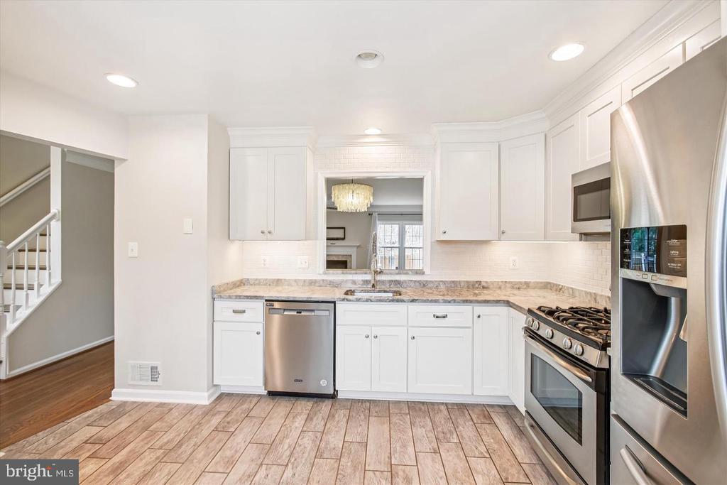 7728 HICKORY GLEN WAY