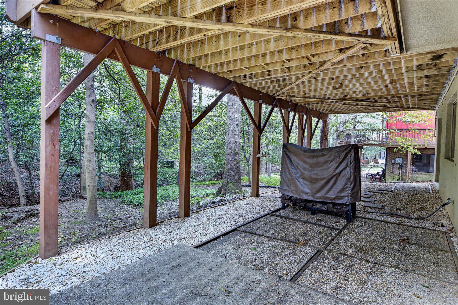 2105 LIRIO COURT