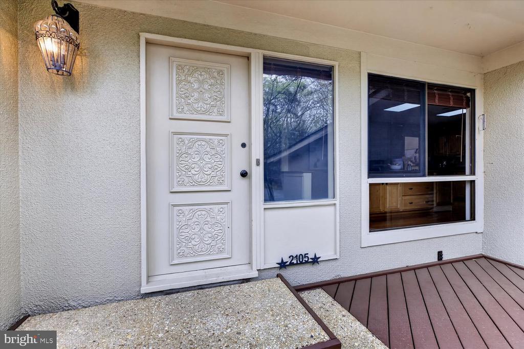 2105 LIRIO COURT