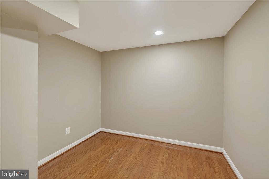 2105 LIRIO COURT