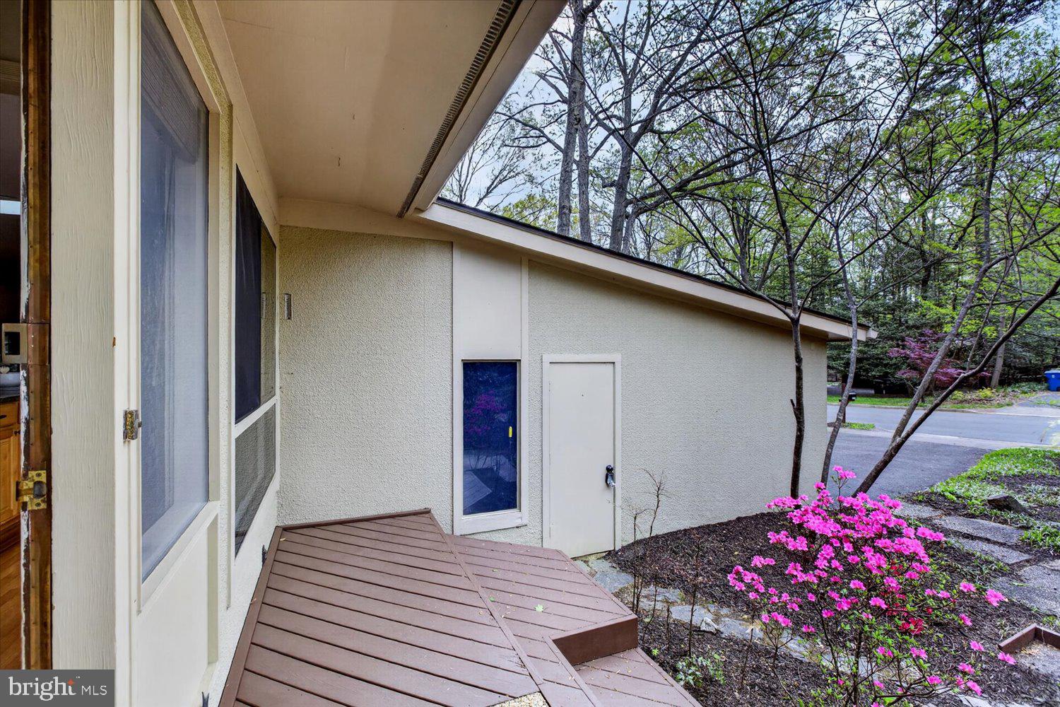 2105 LIRIO COURT