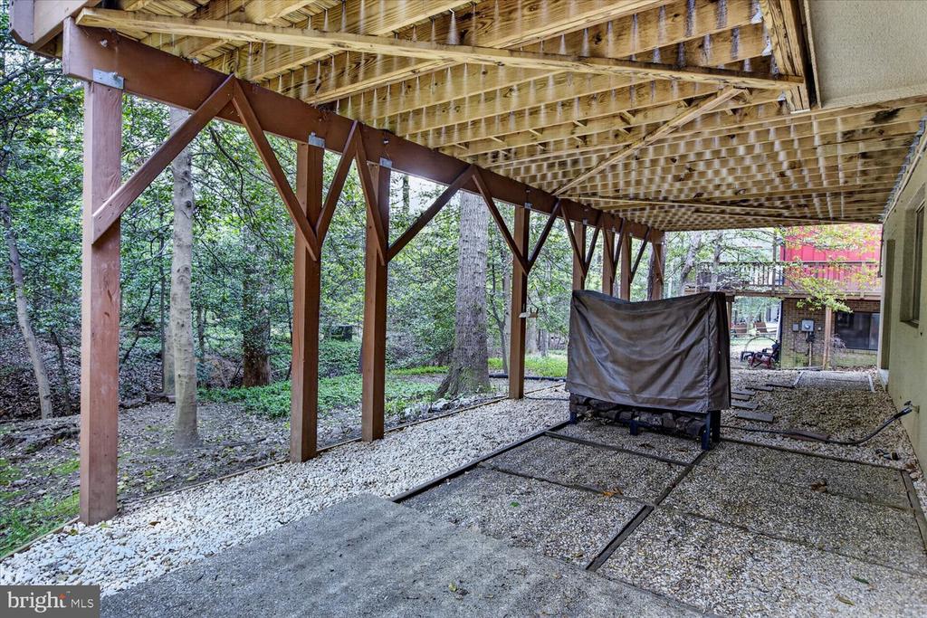 2105 LIRIO COURT