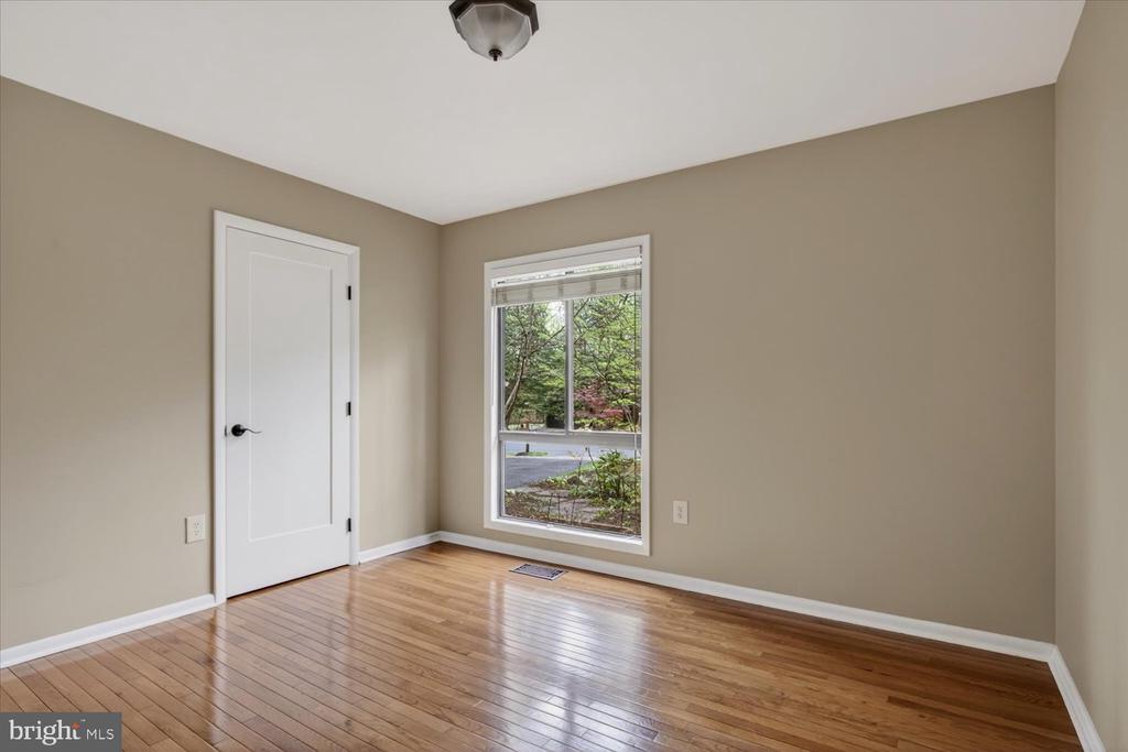2105 LIRIO COURT