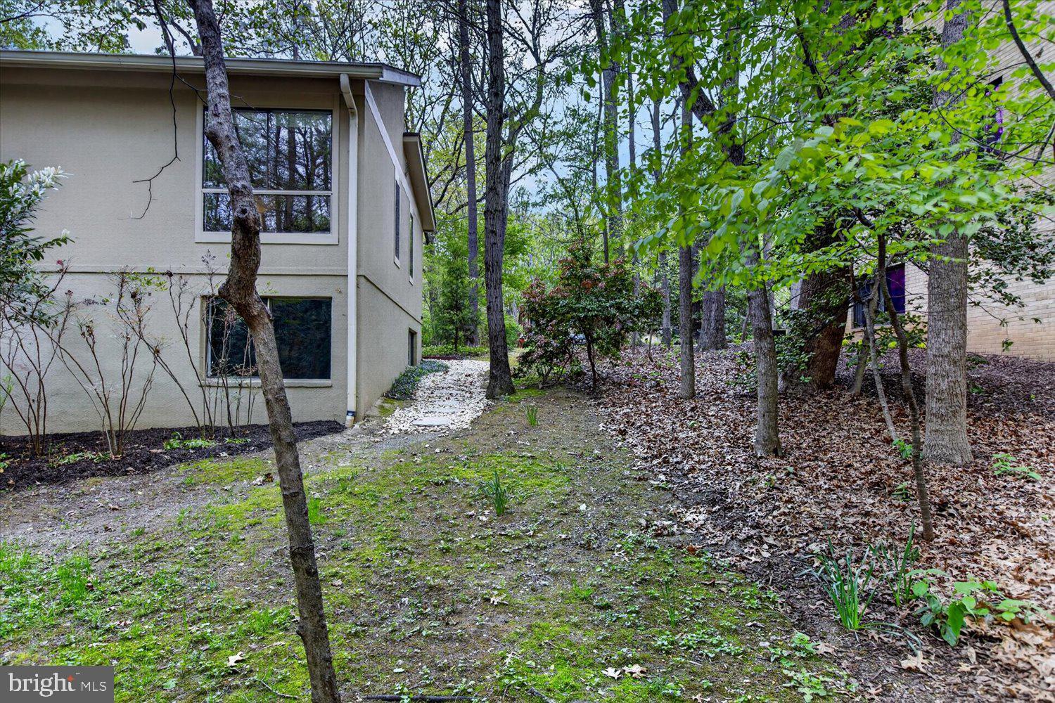 2105 LIRIO COURT