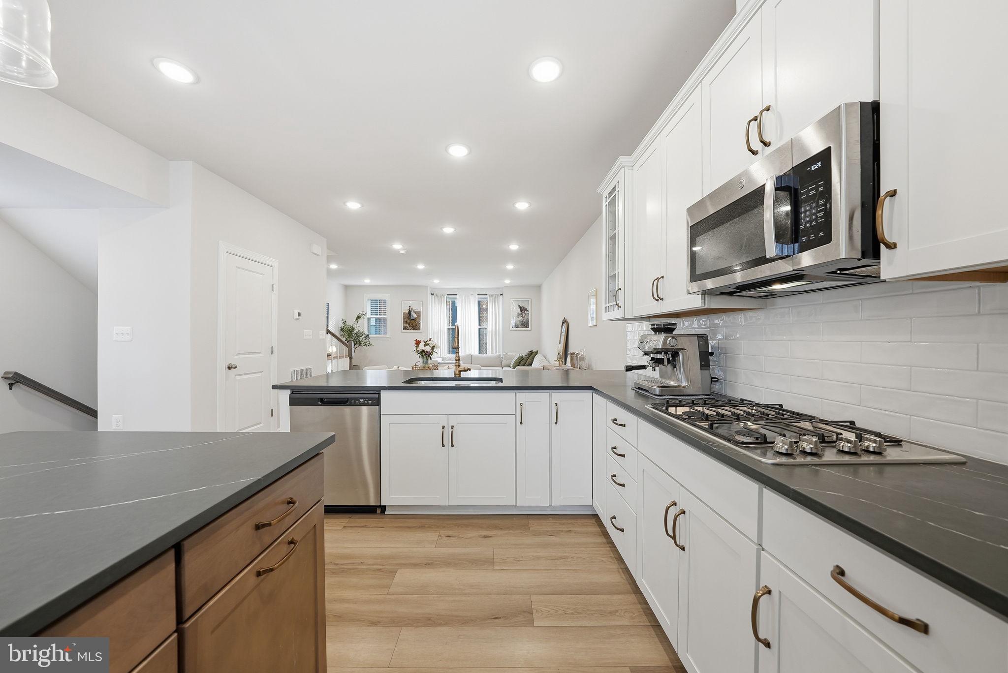 7220 MOUNTAINEER DRIVE