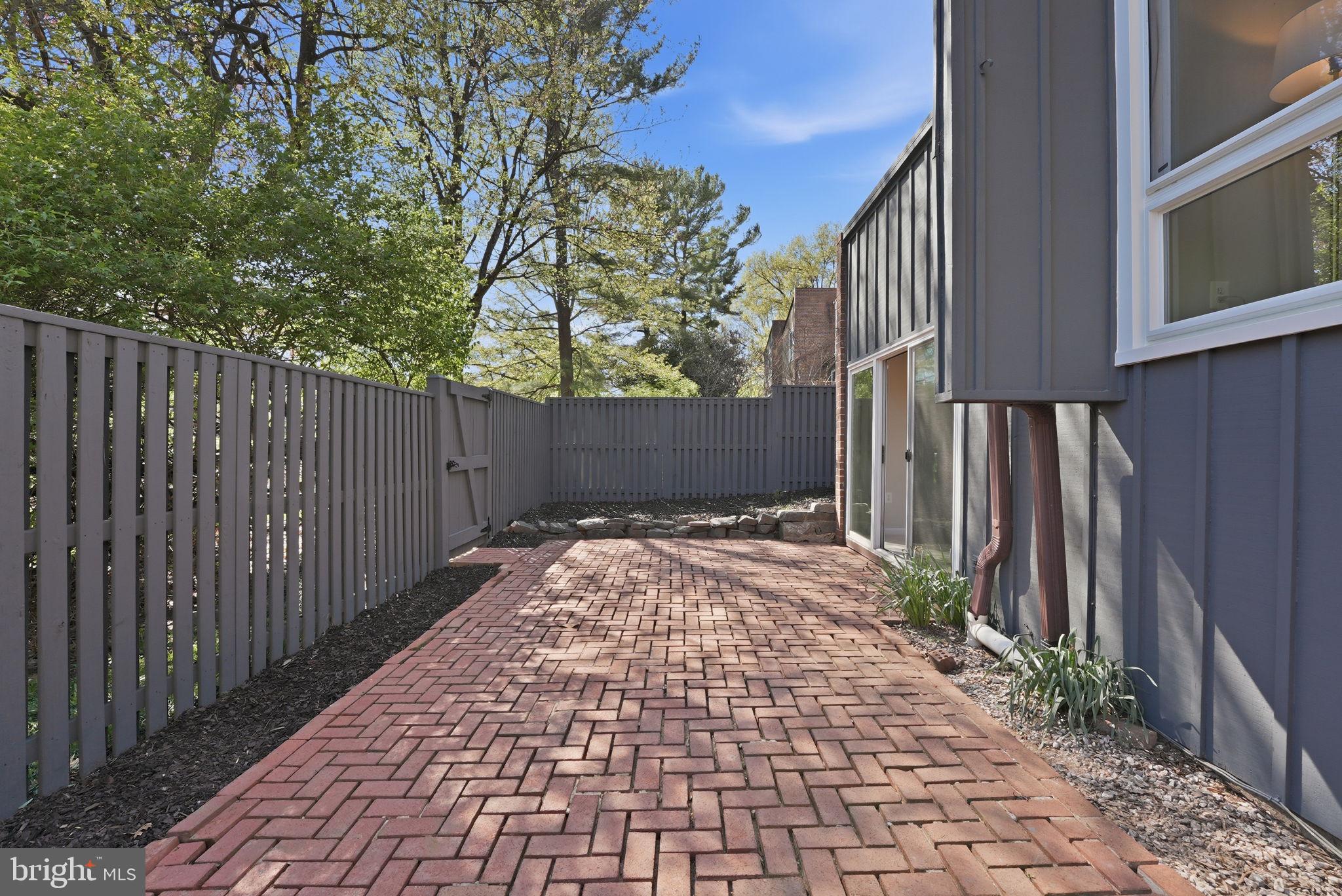 11556 LINKS DRIVE