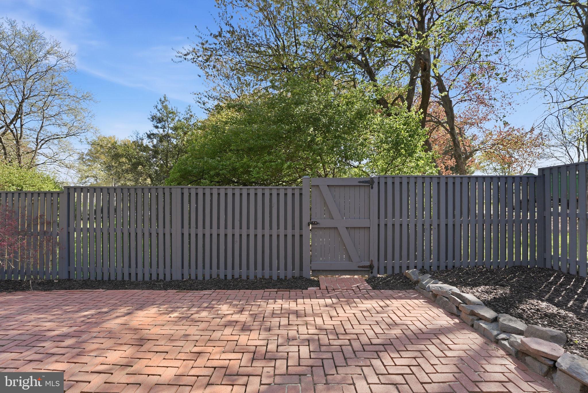 11556 LINKS DRIVE