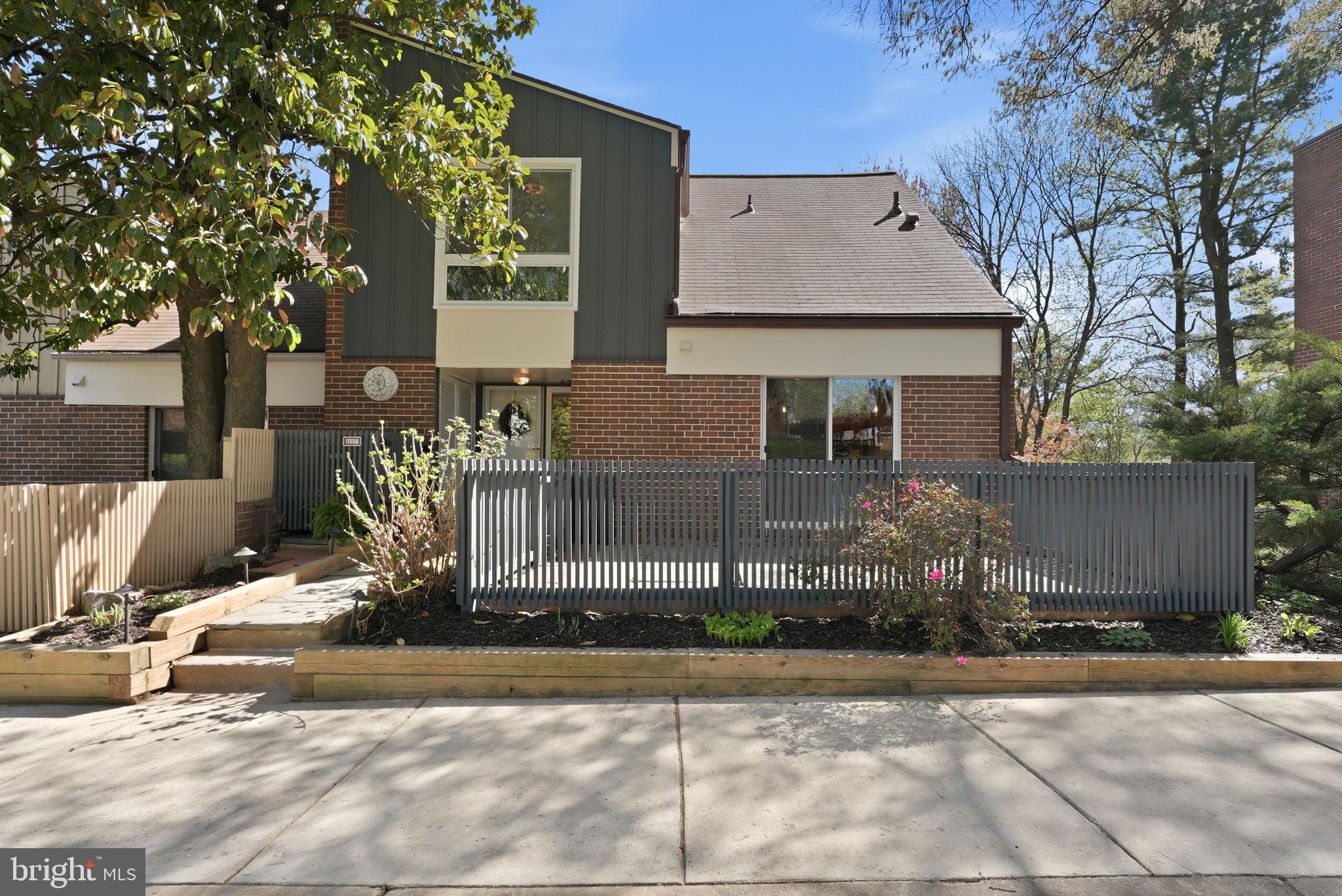 11556 LINKS DRIVE