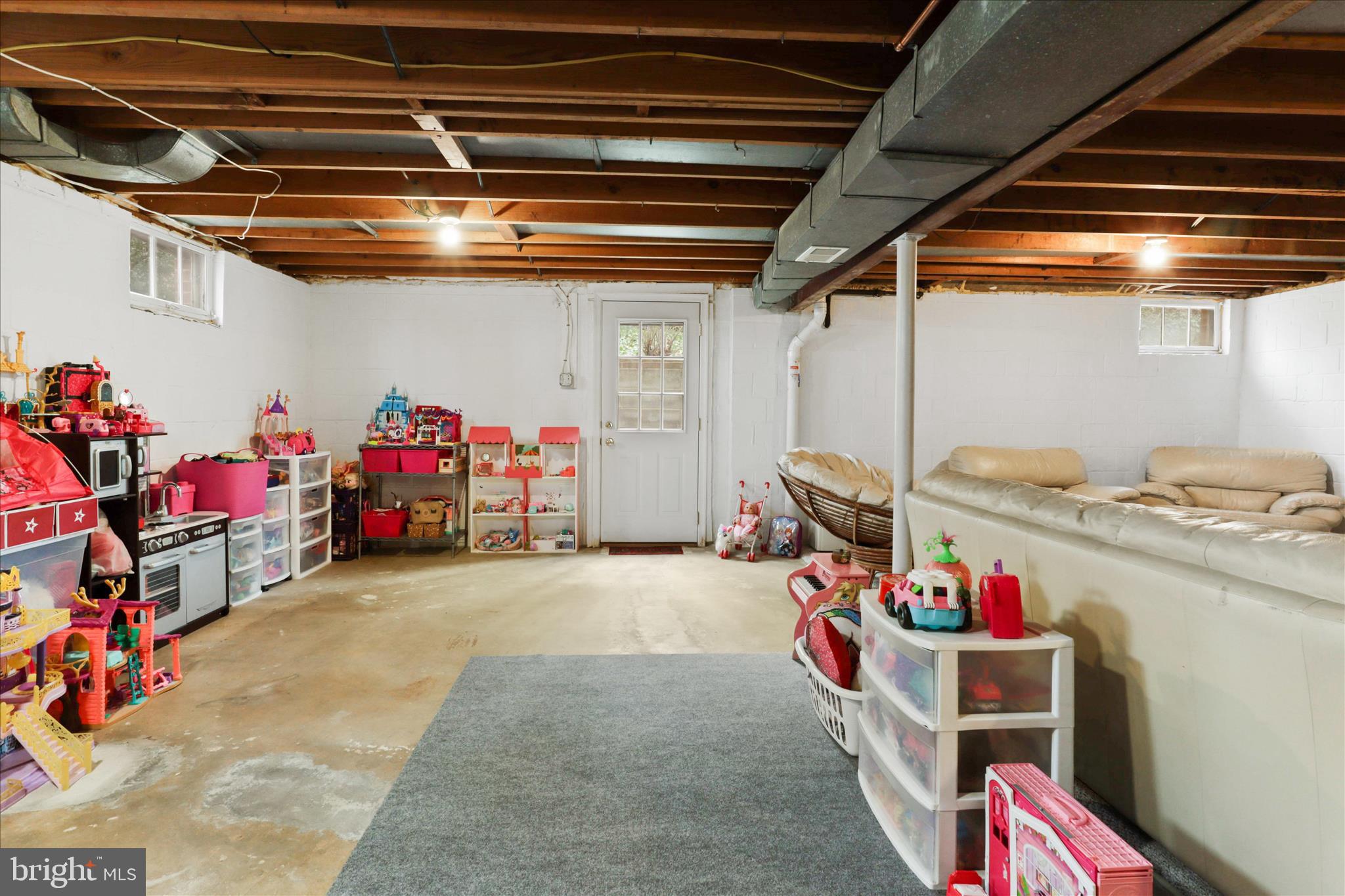 3821 KING ARTHUR ROAD