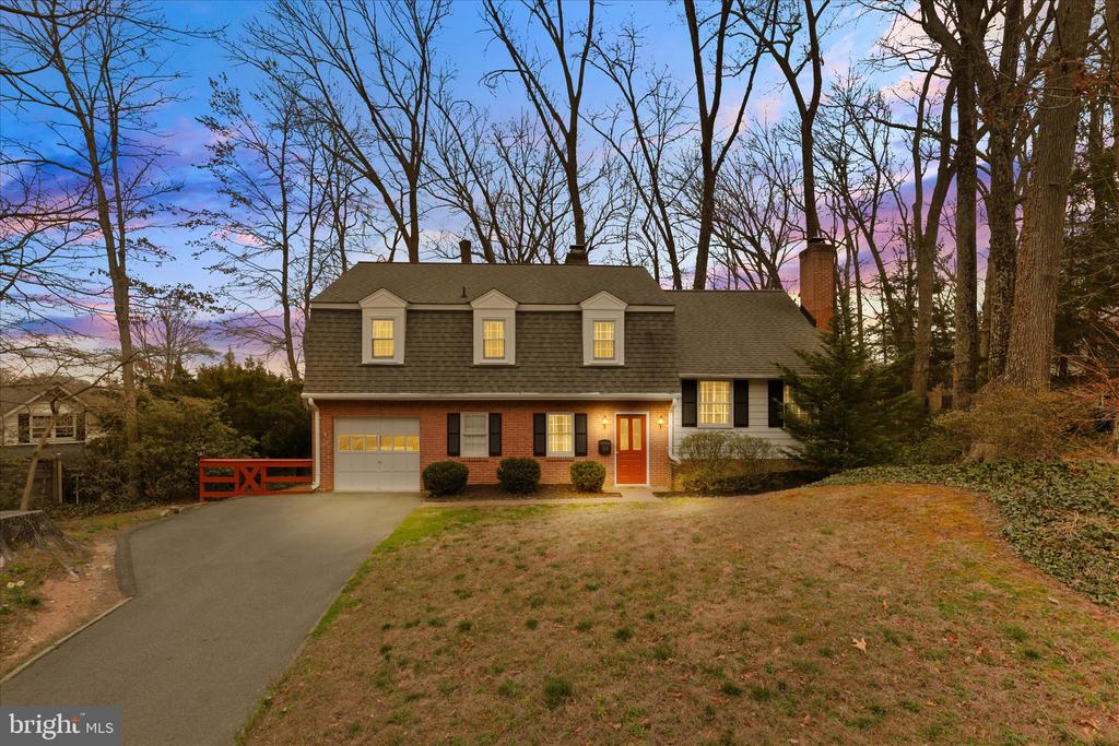 3821 KING ARTHUR ROAD