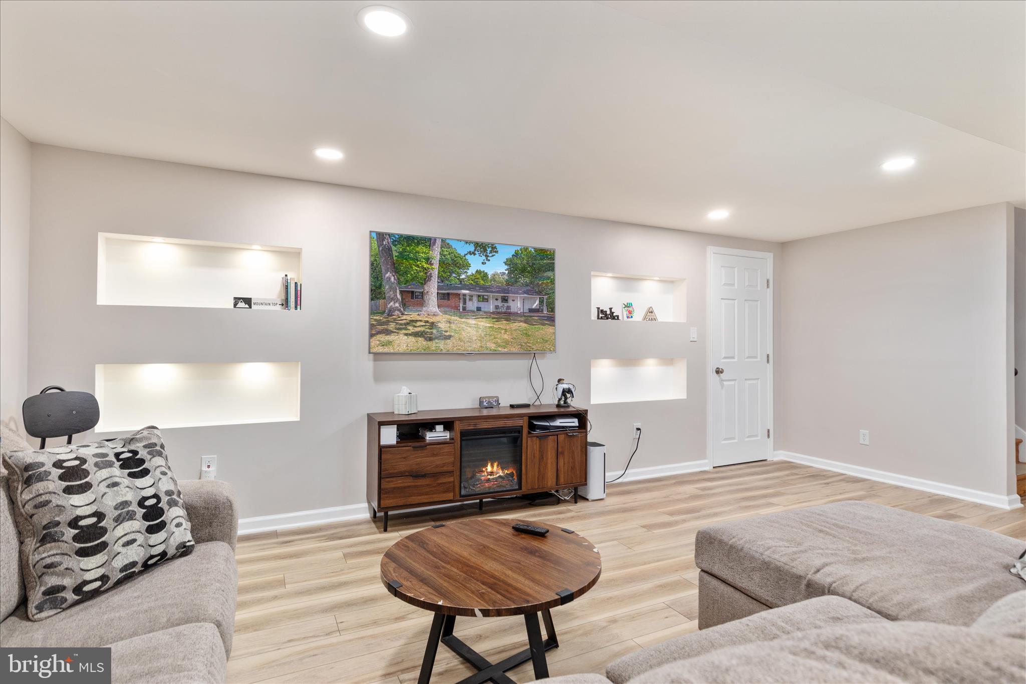 4607 MAYOR PLACE