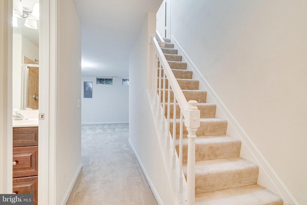 12114 WEDGEWAY COURT