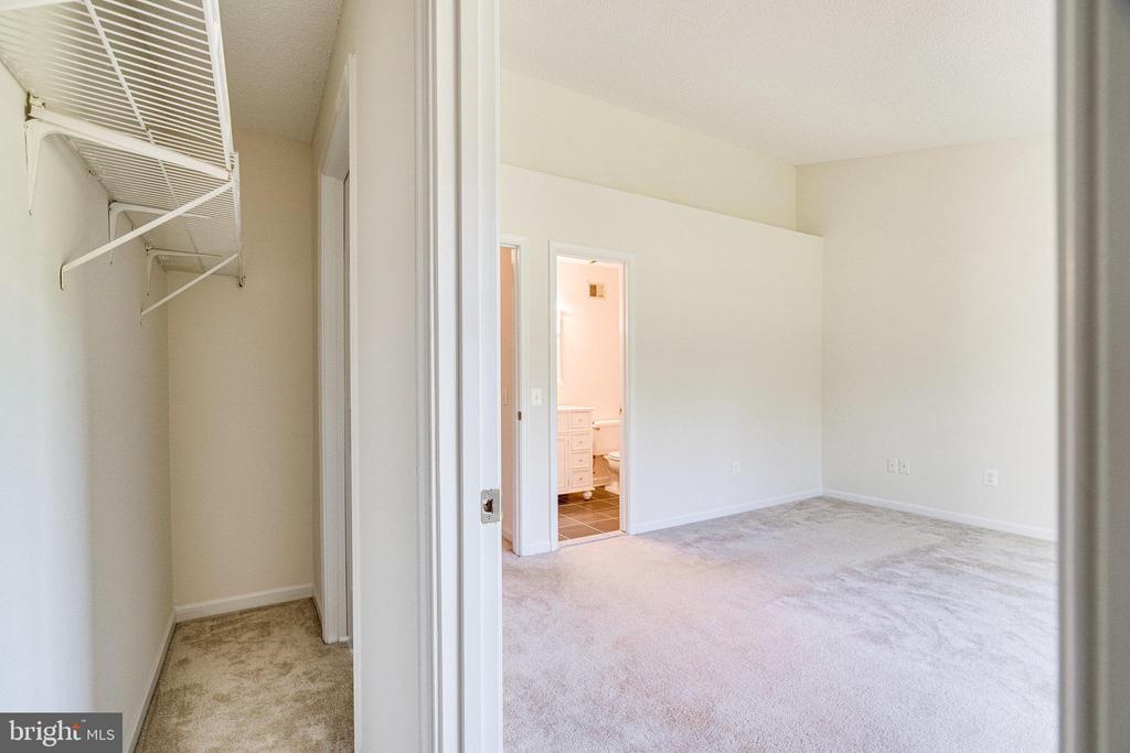 12114 WEDGEWAY COURT